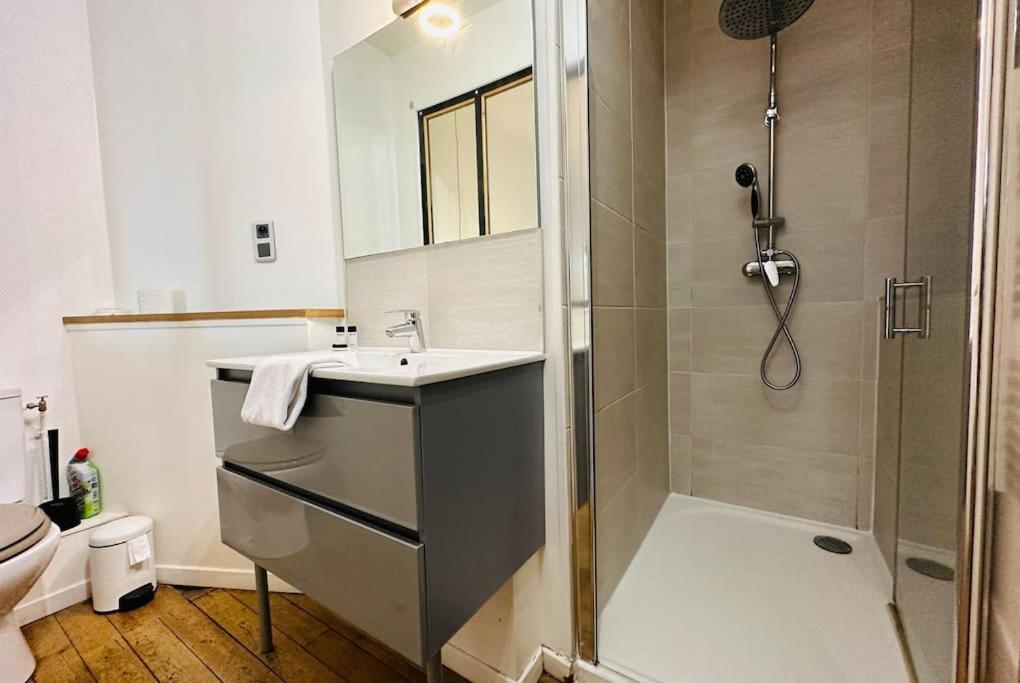 Standing Apartment T2 Near The Train Station And Tours Exterior foto