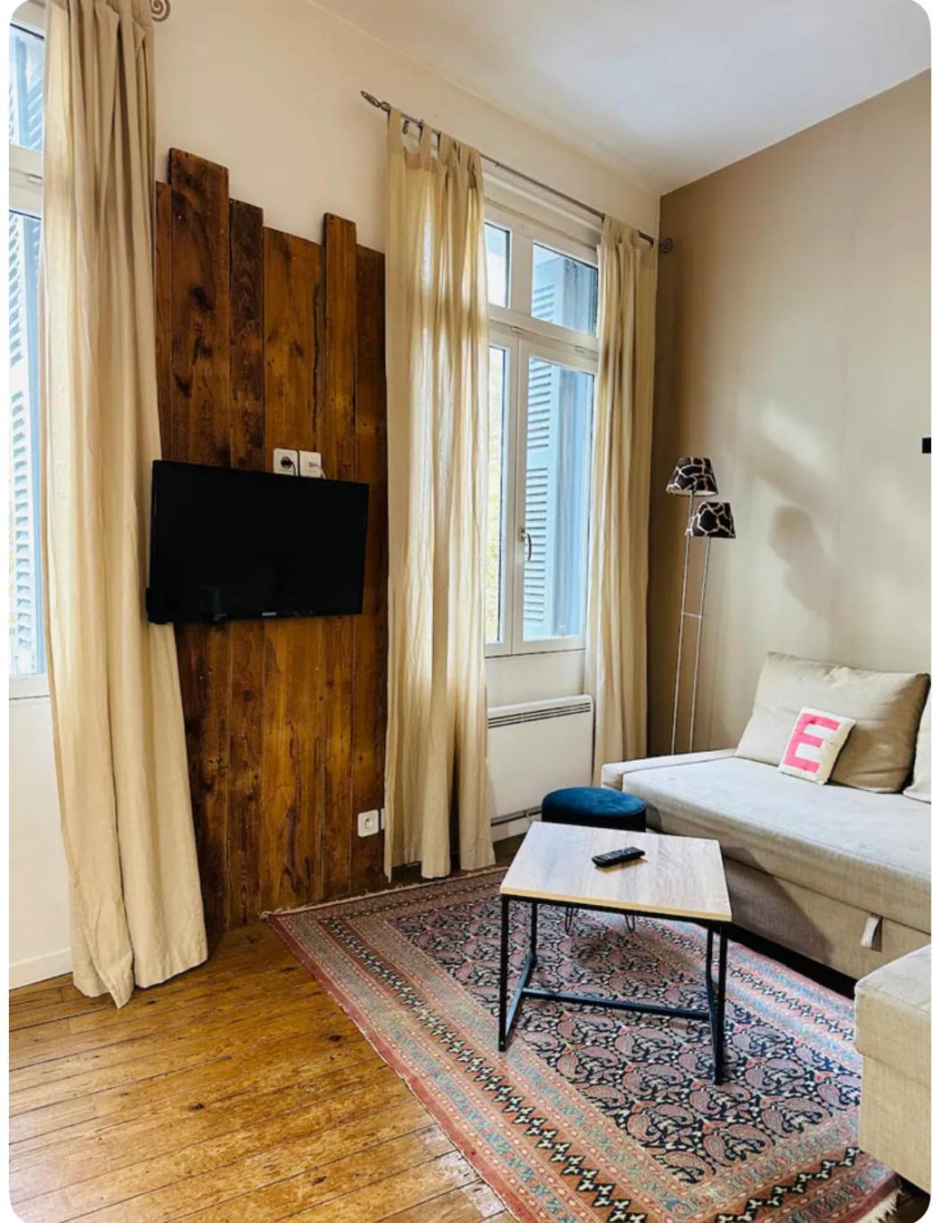 Standing Apartment T2 Near The Train Station And Tours Exterior foto