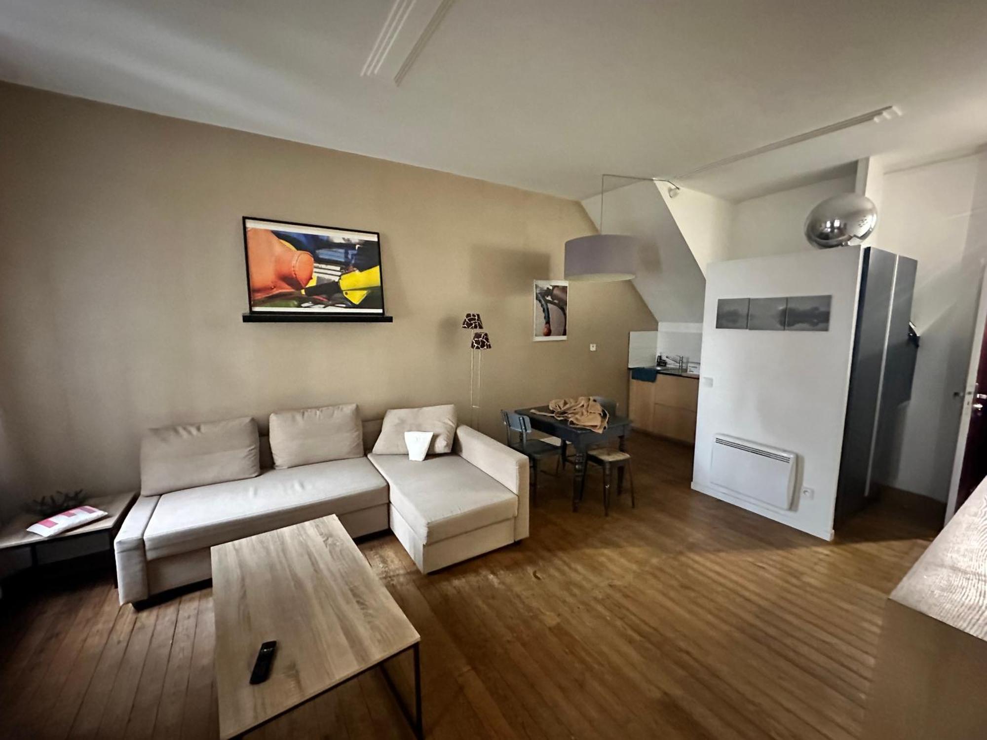 Standing Apartment T2 Near The Train Station And Tours Exterior foto