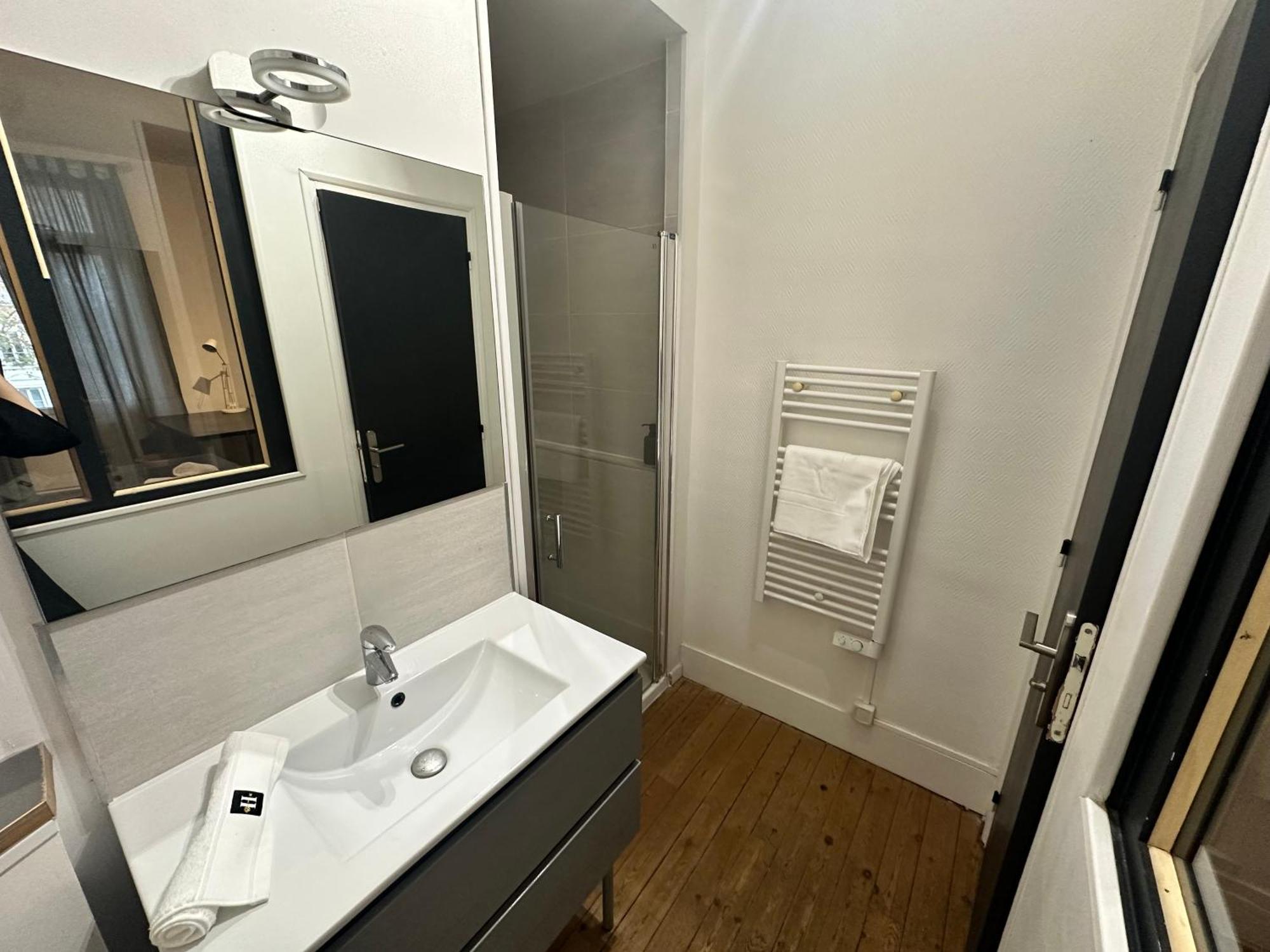 Standing Apartment T2 Near The Train Station And Tours Exterior foto
