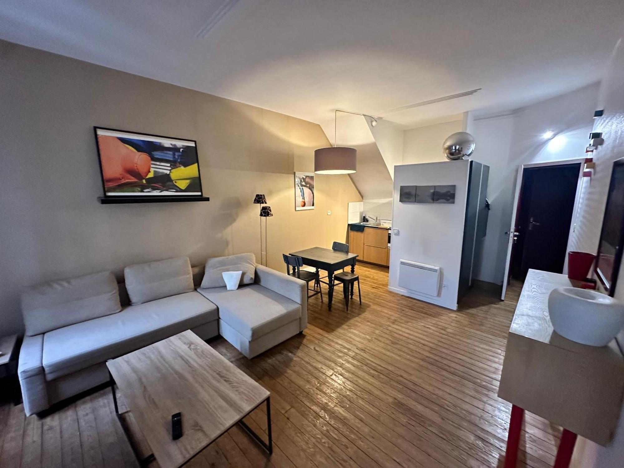 Standing Apartment T2 Near The Train Station And Tours Exterior foto